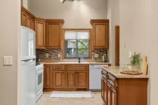 7232 Woodstock Curv, Bloomington, MN 55438 - Photo 14