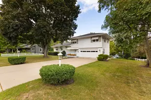 7339 Frontier Trail, Chanhassen, MN 55317 - Photo 14