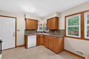 1438 2nd Ave SW, Rochester, MN 55902 - Photo 8