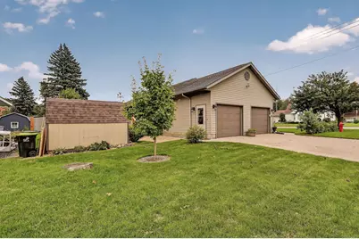 425 Park Avenue, Zumbrota, MN 55992 - Photo 2