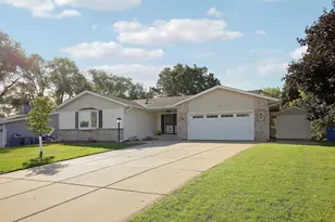 10632 Daisy Cir, Bloomington, MN 55438 - Photo 2