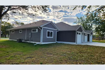 901 7th Ave SW, Pipestone, MN 56164 - Photo 2