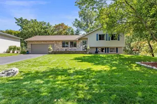 12041 Robin Rd, Maple Grove, MN 55369 - Photo 2