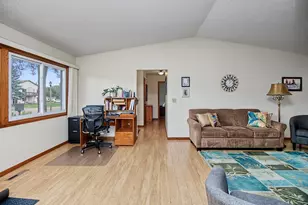 3774 Goodwin Ave N, Oakdale, MN 55128 - Photo 8
