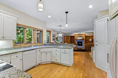 2413 Bridle Creek Trail, Chanhassen, MN 55317 - Photo 10