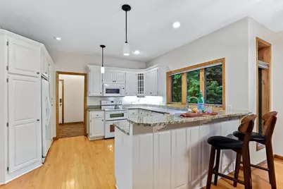 2413 Bridle Creek Trail, Chanhassen, MN 55317 - Photo 8