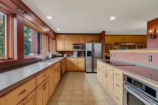 E445 Woodridge Dr, Eau Claire, WI 54701 - Photo 4