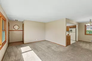 997 Arbogast St, Shoreview, MN 55126 - Photo 4