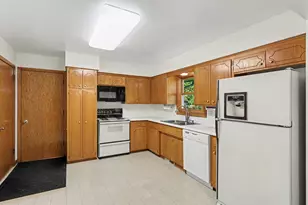997 Arbogast St, Shoreview, MN 55126 - Photo 6