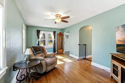 806 N 2nd Street, Princeton, MN 55371 - Photo 4
