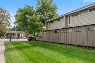 365 E 43rd St, Minneapolis, MN 55409 - Photo 30