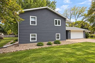 1632 6th Ave N, Windom, MN 56101 - Photo 1