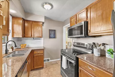 1965 Montana Avenue E, Saint Paul, MN 55119 - Photo 14