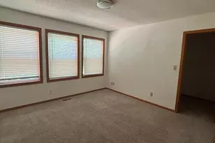 1054 Pacific St, Saint Paul, MN 55106 - Photo 4