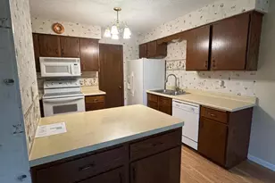 1890 Fox Ridge Dr, West Saint Paul, MN 55118 - Photo 2