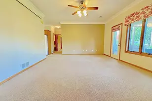 1112 Travis Rd, Marshall, MN 56258 - Photo 10