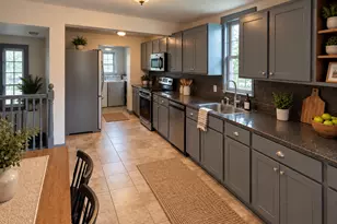 878 Monroe Ct, Saint Paul, MN 55102 - Photo 6