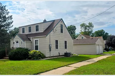 504 6th Avenue SW, Pipestone, MN 56164 - Photo 2