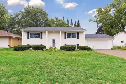 1616 Sandhurst Avenue E, Maplewood, MN 55109 - Photo 2