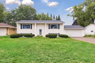 1616 Sandhurst Ave E, Maplewood, MN 55109 - Photo 2