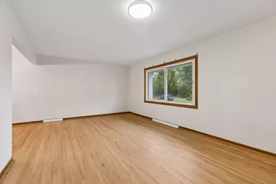 1616 Sandhurst Avenue E, Maplewood, MN 55109 - Photo 16