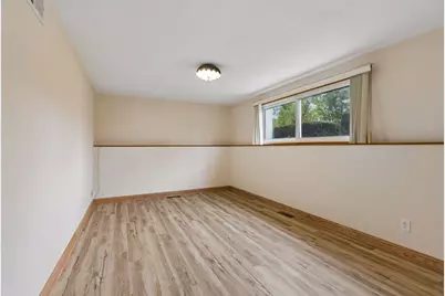 1616 Sandhurst Avenue E, Maplewood, MN 55109 - Photo 46