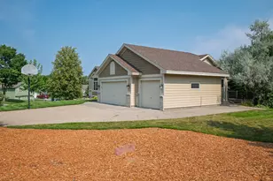 16185 Inglewood Dr, Lakeville, MN 55044 - Photo 2