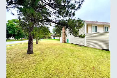 10498 Yorktown Lane N, Maple Grove, MN 55369 - Photo 2