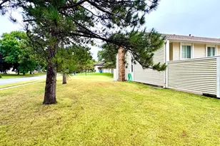 10498 Yorktown Ln N, Maple Grove, MN 55369 - Photo 2