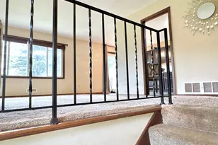 10498 Yorktown Ln N, Maple Grove, MN 55369 - Photo 8