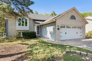 2824 McKinley Dr, Woodbury, MN 55125 - Photo 2