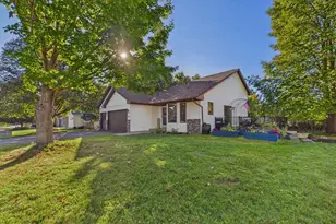 7081 Upper 36th St N, Oakdale, MN 55128 - Photo 2