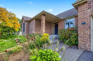818 Park Pl Dr, Mendota Heights, MN 55118 - Photo 2