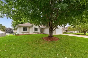 812 Lancer Dr NE, Owatonna, MN 55060 - Photo 2
