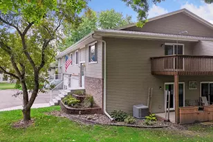 533 Ravoux Rd, Chaska, MN 55318 - Photo 2