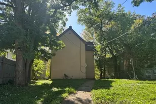 929 6th St E, Saint Paul, MN 55106 - Photo 18