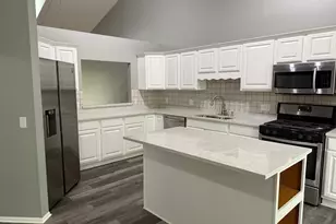 9113 Medley Cir, Golden Valley, MN 55427 - Photo 8