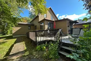 207 Hartley St, Coleraine, MN 55722 - Photo 2