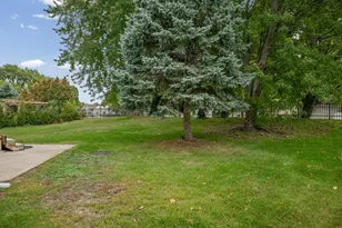 611 Bellvue Ln, Brooklyn Center, MN 55430 - Photo 54