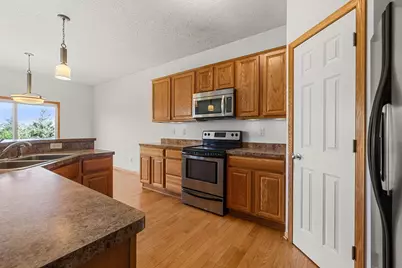 1096 Danube Avenue, Shakopee, MN 55379 - Photo 6