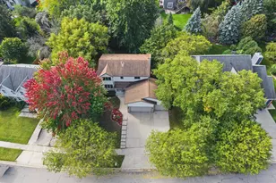 2112 Parkwood Hills Dr NE, Rochester, MN 55906 - Photo 2
