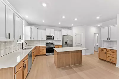 10927 Henslowe Avenue S, Cottage Grove, MN 55016 - Photo 2