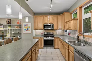 9820 Cove Dr, Minnetonka, MN 55305 - Photo 10