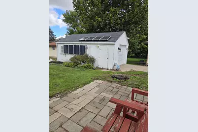 416 10th Street SE, Waseca, MN 56093 - Photo 2