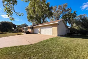 1181 Laurie Rd W, Roseville, MN 55113 - Photo 6
