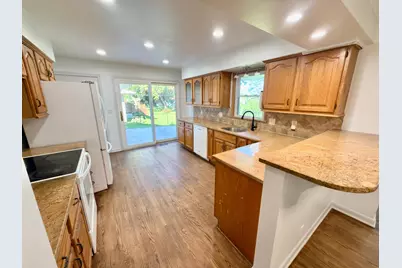 795 County Road B2 W, Roseville, MN 55113 - Photo 12