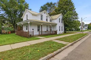 465 W Spruce St, Chippewa Falls, WI 54729 - Photo 2