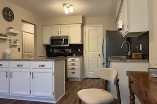 997 Heritage Ct E, Vadnais Heights, MN 55127 - Photo 10