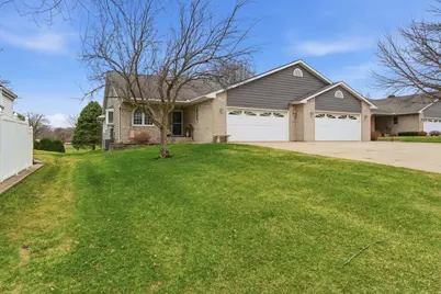 233 Gilbert Avenue SW, Madelia, MN 56062 - Photo 2