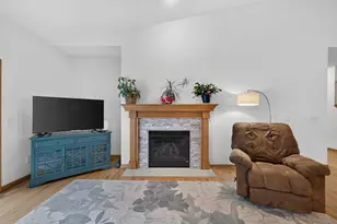 3896 Darling Dr, Woodbury, MN 55125 - Photo 2